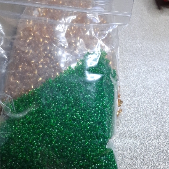 Full Quart Bag Lot of Mostly Gemstone Beads And 2 Packs of Seed Beads - Picture 10 of 11